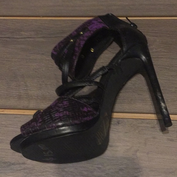 Heels - Picture 3 of 3